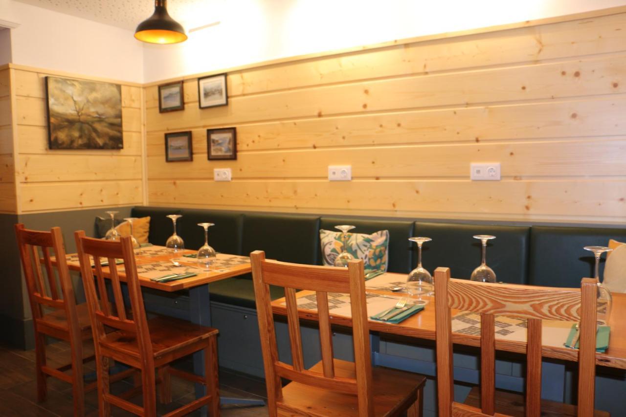 Alianca Cafe & Hostel Angra do Heroismo Ngoại thất bức ảnh