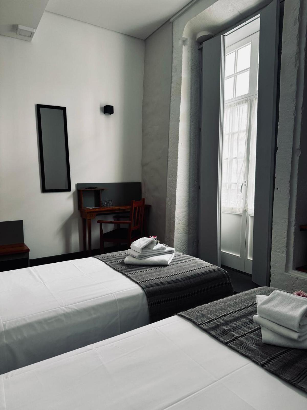 Alianca Cafe & Hostel Angra do Heroismo Ngoại thất bức ảnh